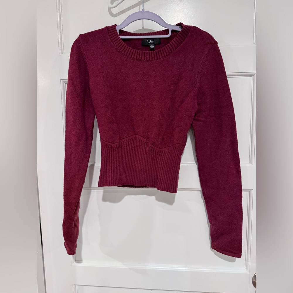 Never worn Lulu’s cropped sweater